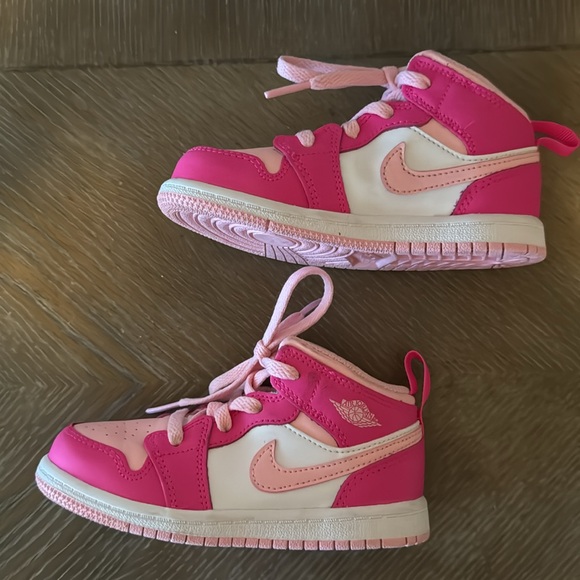 NIKE AIR JORDAN 1 MID-white fierce pink. Size 9. Excellent new condition. - Picture 6 of 11
